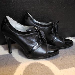 Tahari Larry black patent oxford